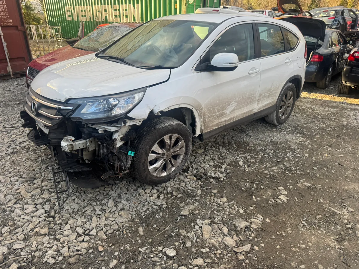 Breaking 2015 Honda cr-v se 1.6d - Image 2