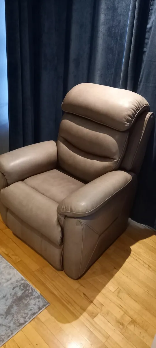 Recliner lift and tilt armchair - Image 1