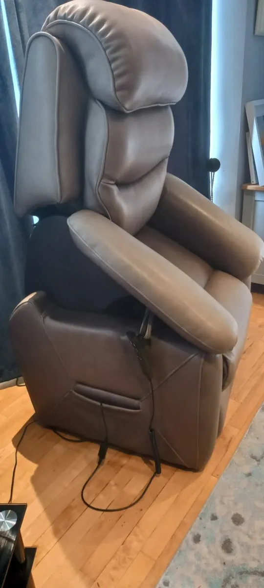 Recliner lift and tilt armchair - Image 2