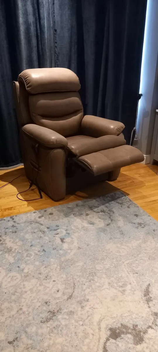 Recliner lift and tilt armchair - Image 3