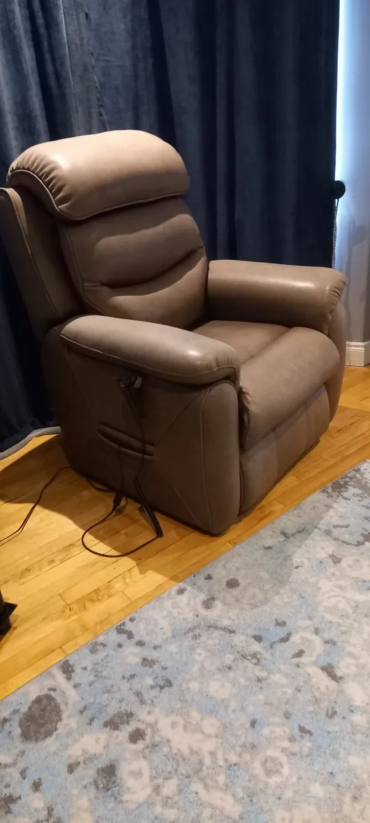 Recliner lift and tilt armchair - Image 4