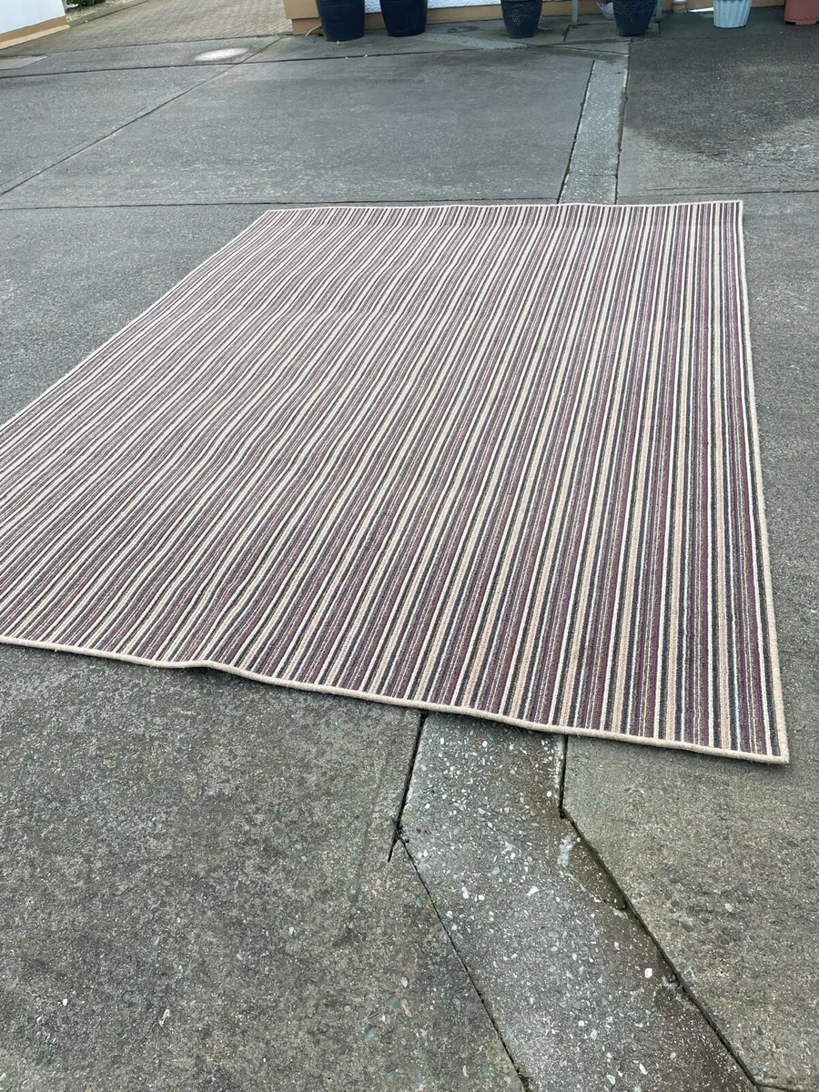 Large Rug/carpet - Image 1