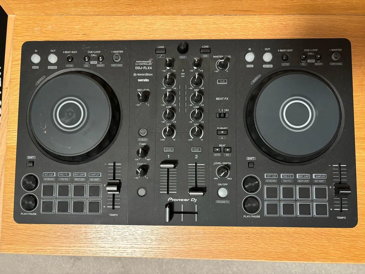 DJ Decks (DDJ-FLX4) - Image 1
