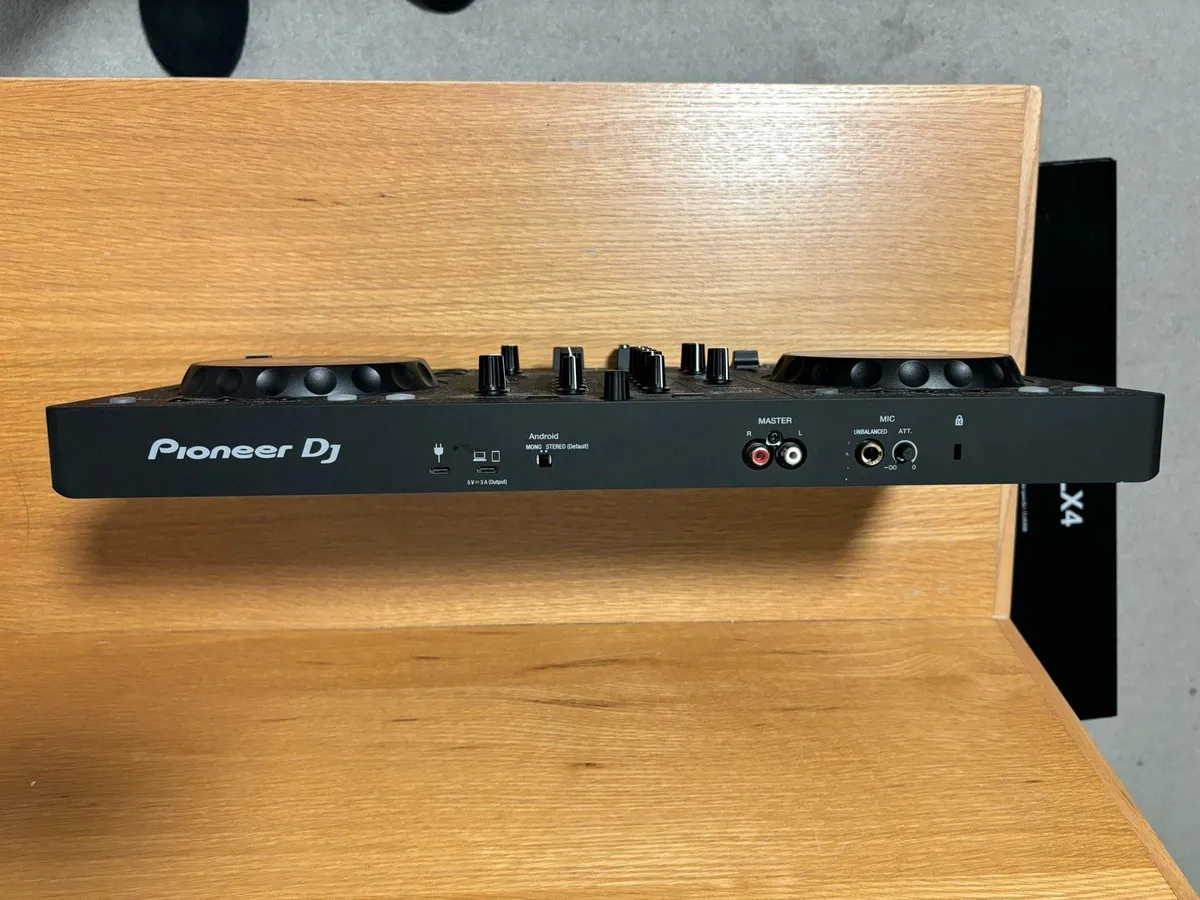 DJ Decks (DDJ-FLX4) - Image 2