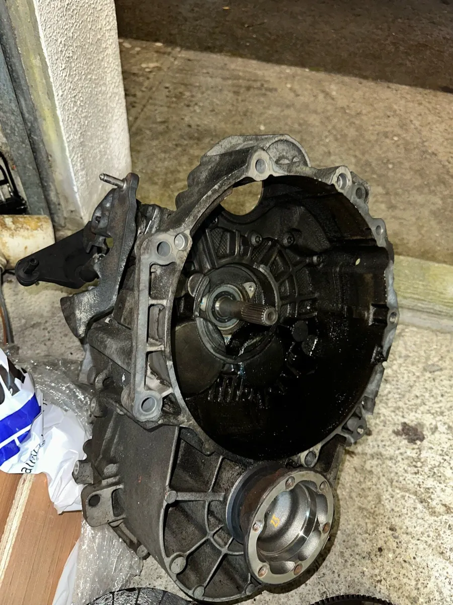 Used VW gearbox, clutch and flywheel - Image 2