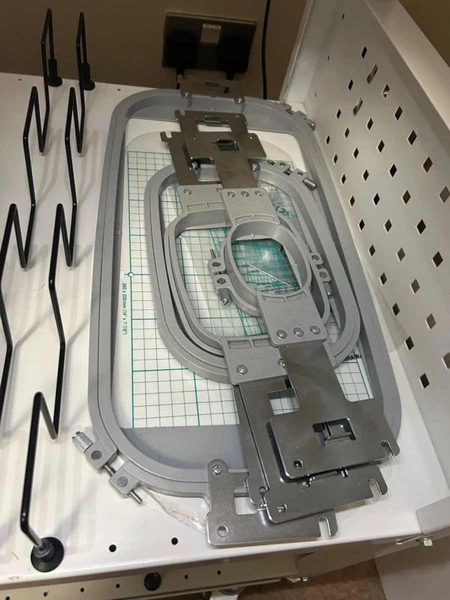 Brother PR1055x Embroidery machine multi needle and stand - Image 4