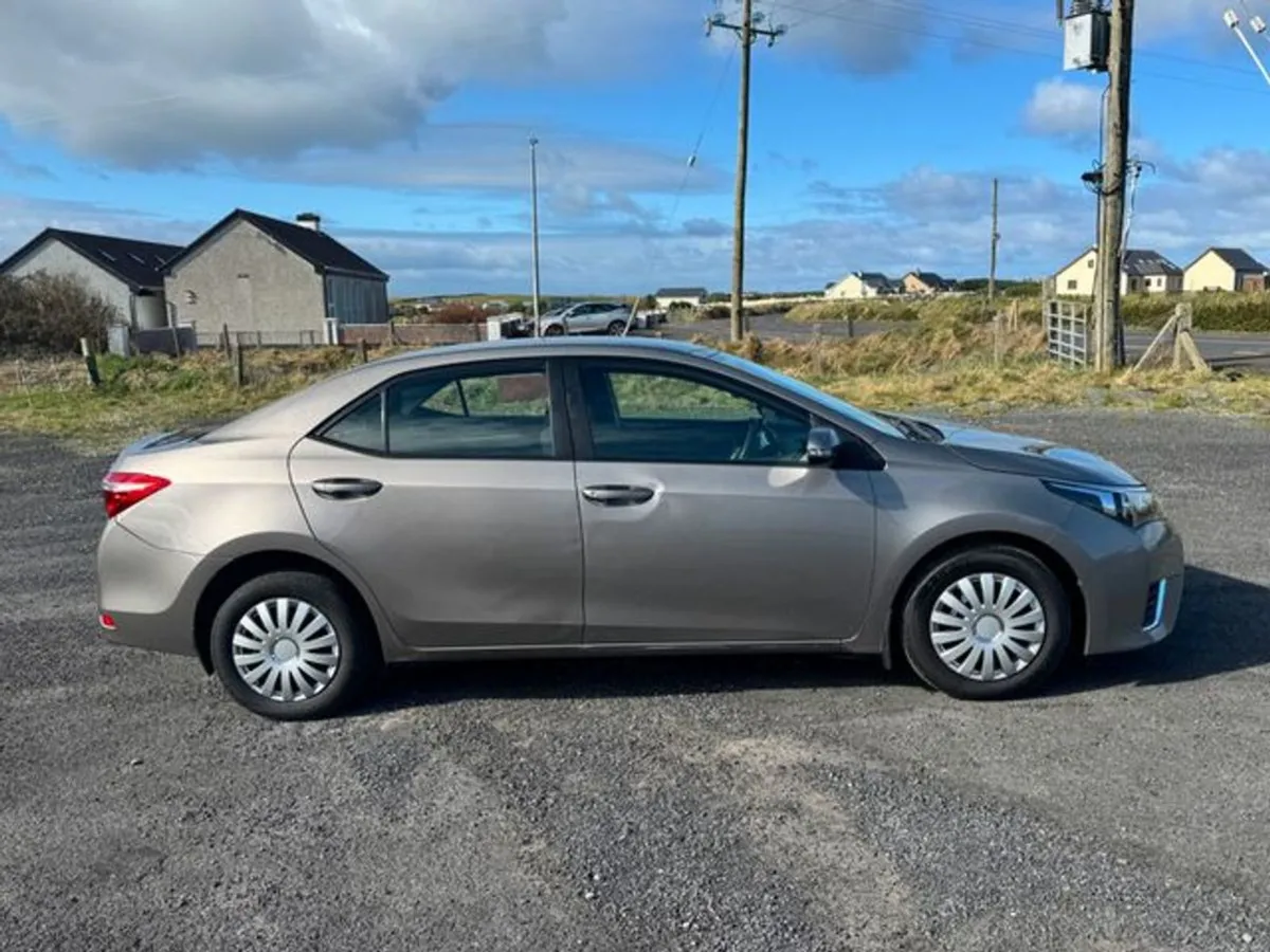 Toyota Corolla 1.4d Terra 4DR - Image 2