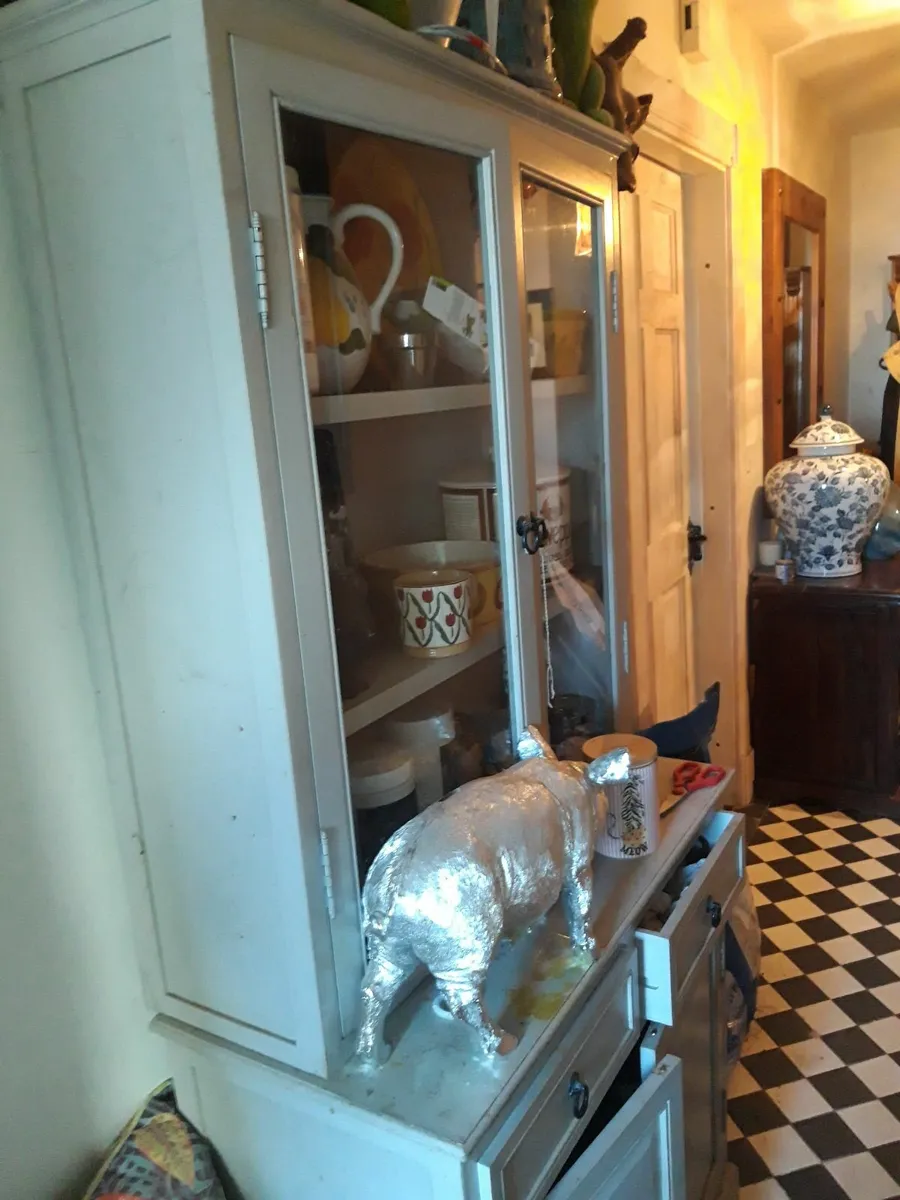 Dresser - Image 1