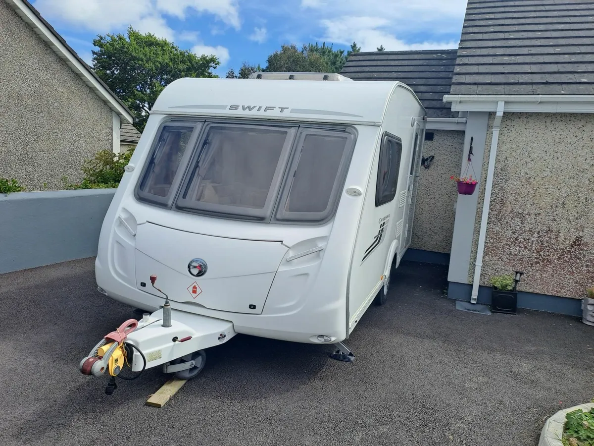 SWIFT CHARISMA 220 2 BERTH CARAVAN 2009 - Image 1