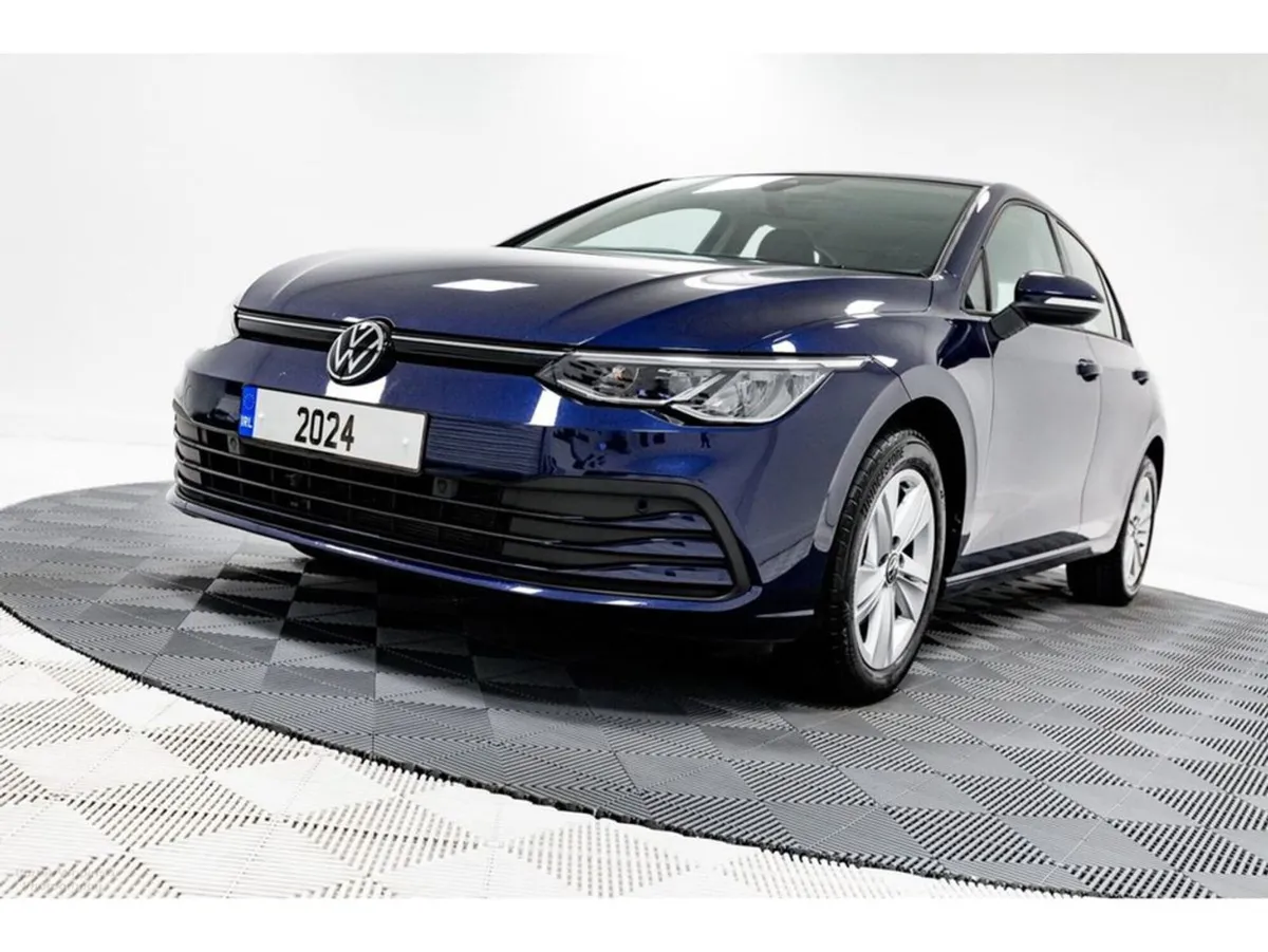 Volkswagen Golf Life EVO 1.5 Petrol 130HP - Image 3