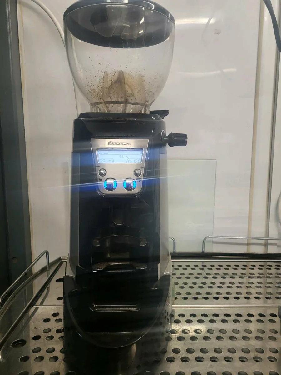 Traditional Barista coffee Machine and Grinder - Image 1