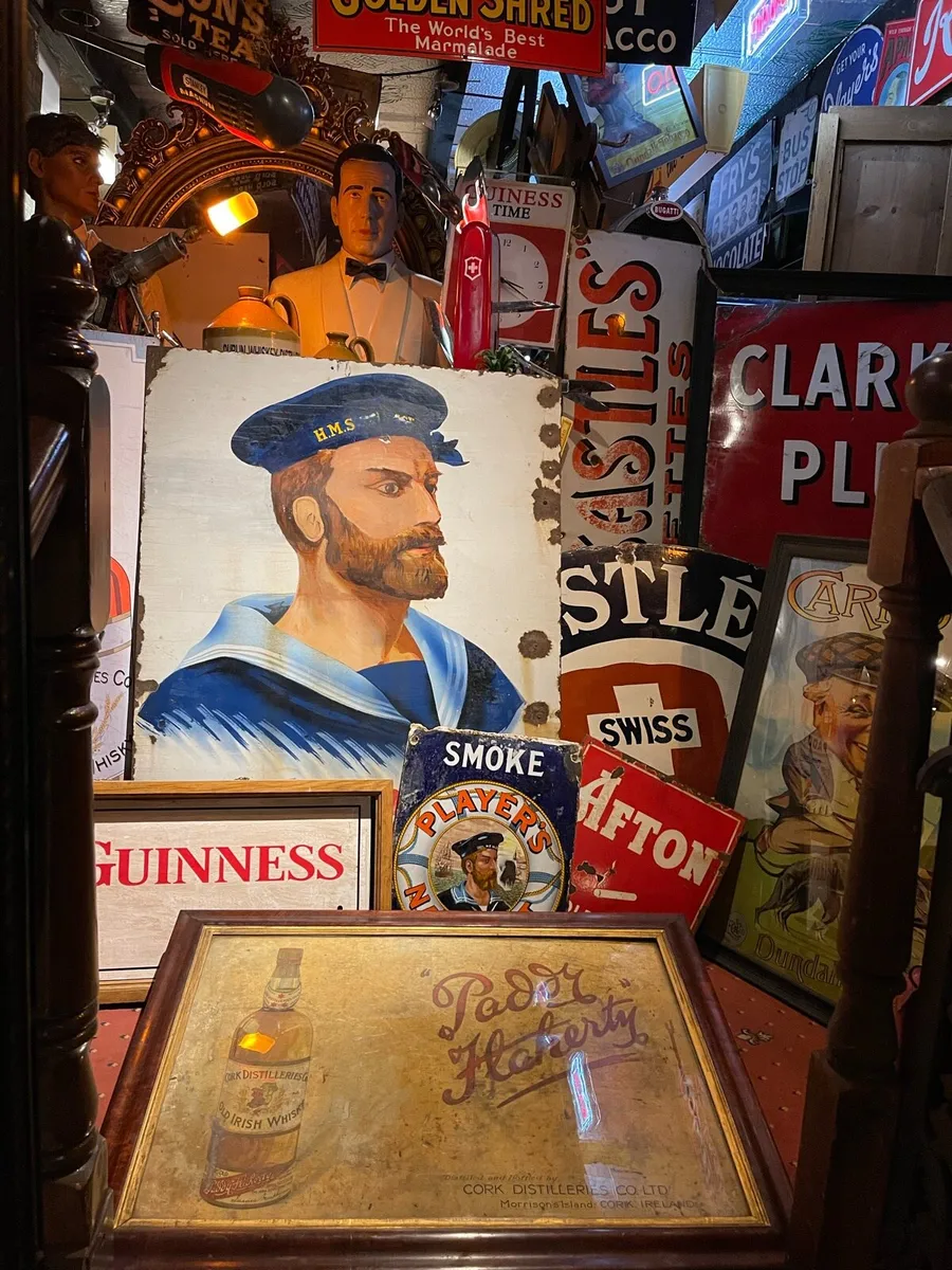 Irish 🇮🇪 pub memorabilia - Image 1