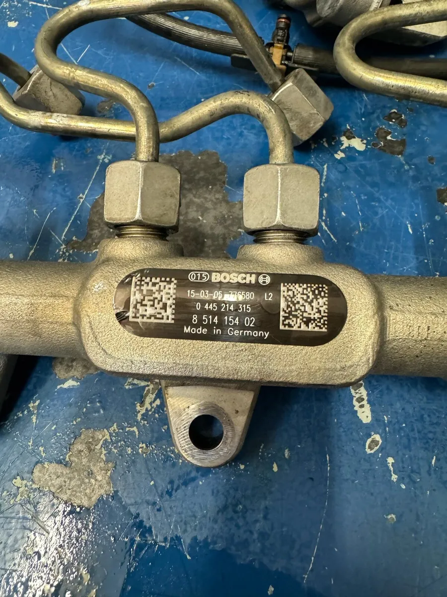 Injectors , common rail and fuel pump for BMW - Image 2