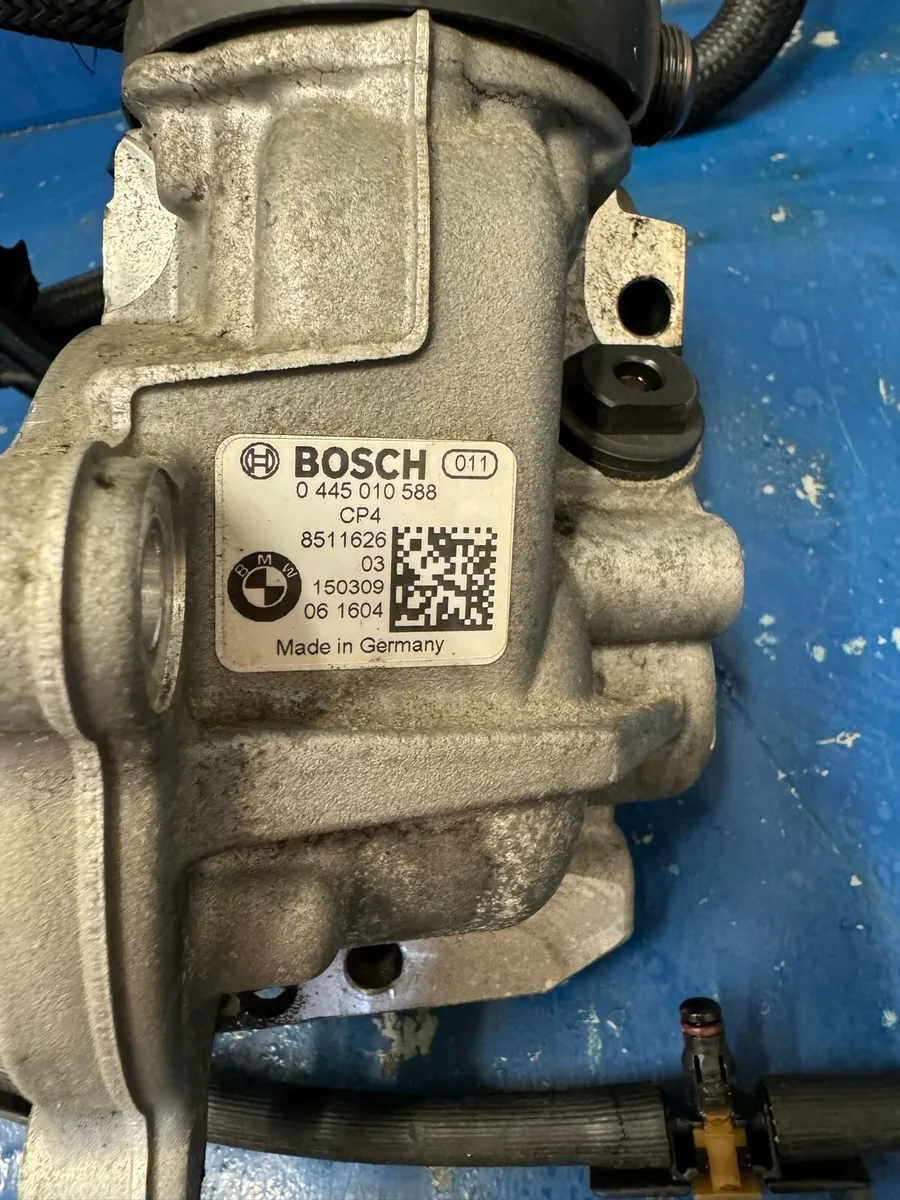 Injectors , common rail and fuel pump for BMW - Image 3