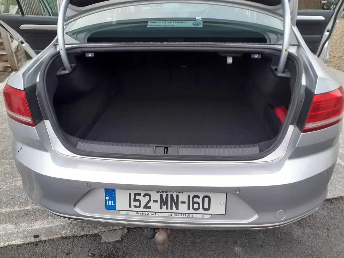Volkswagen Passat 2015 - Image 2