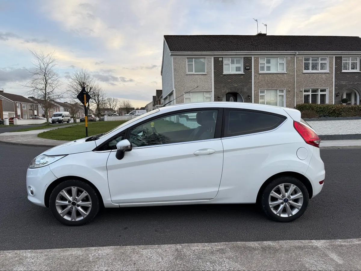 Ford Fiesta 2011 Zetec 1.25 - Image 4