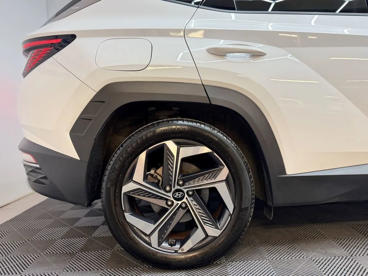 Hyundai Tucson 4WD Executive Plus Plug in Hybrid - Image 4