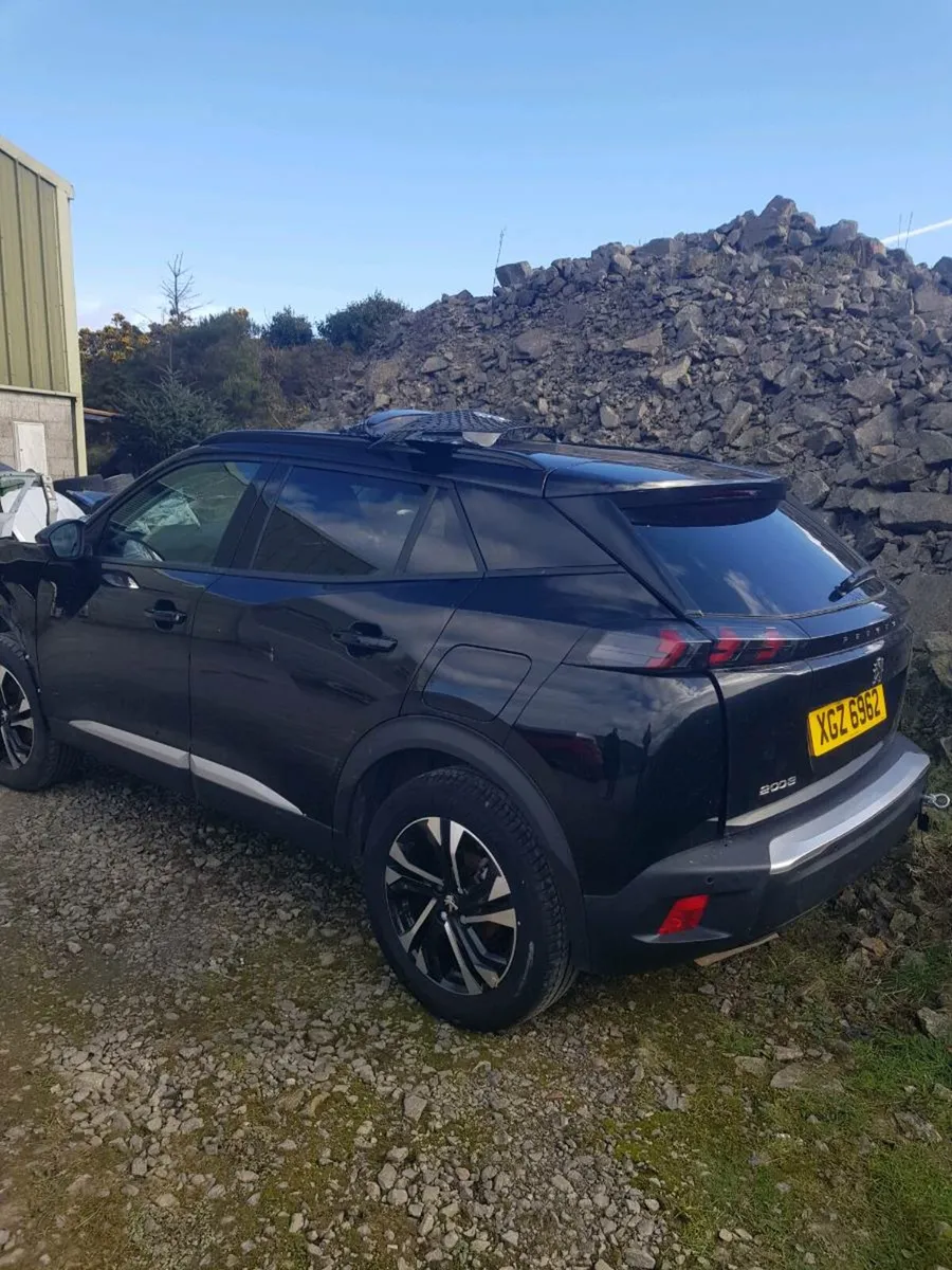 2023 Peugeot 2008 breaking - Image 1