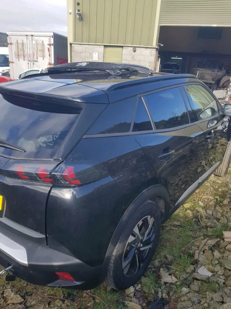 2023 Peugeot 2008 breaking - Image 3