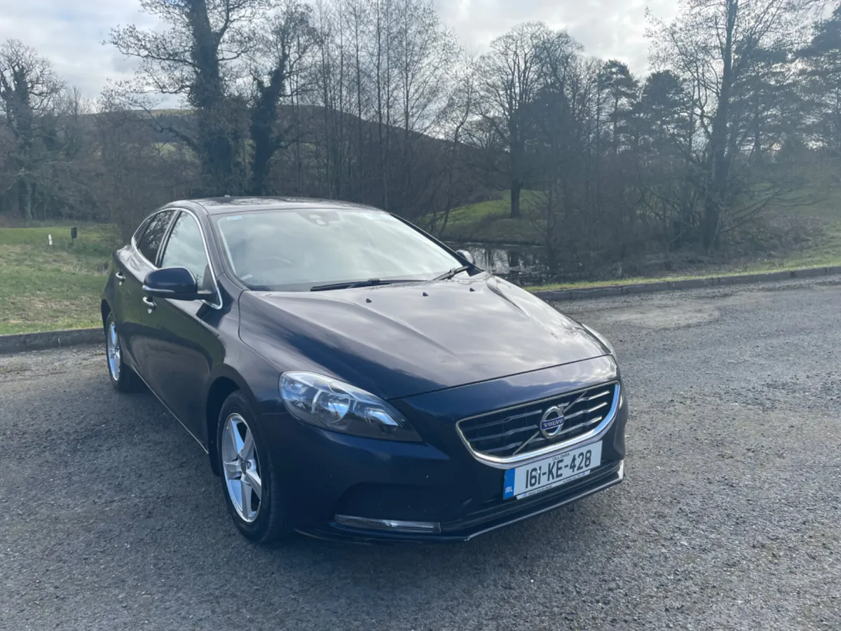 Volvo V40 2016 , cream leather - Image 1