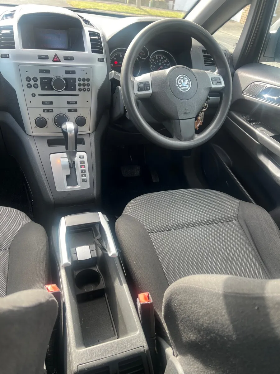 Vauxhall Zafira 2010 Auto/sports mode - Image 1