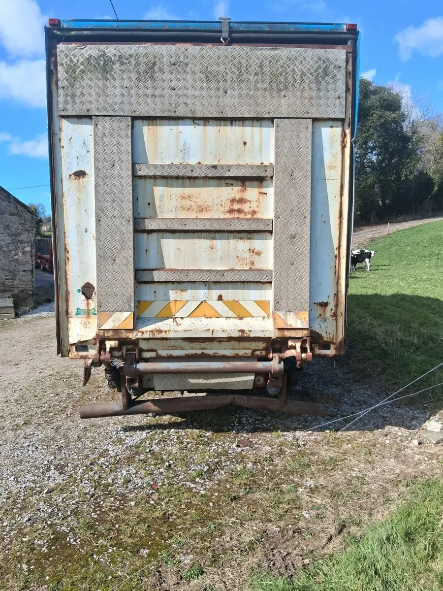 Mercedes-Benz Truck for parts - Image 3
