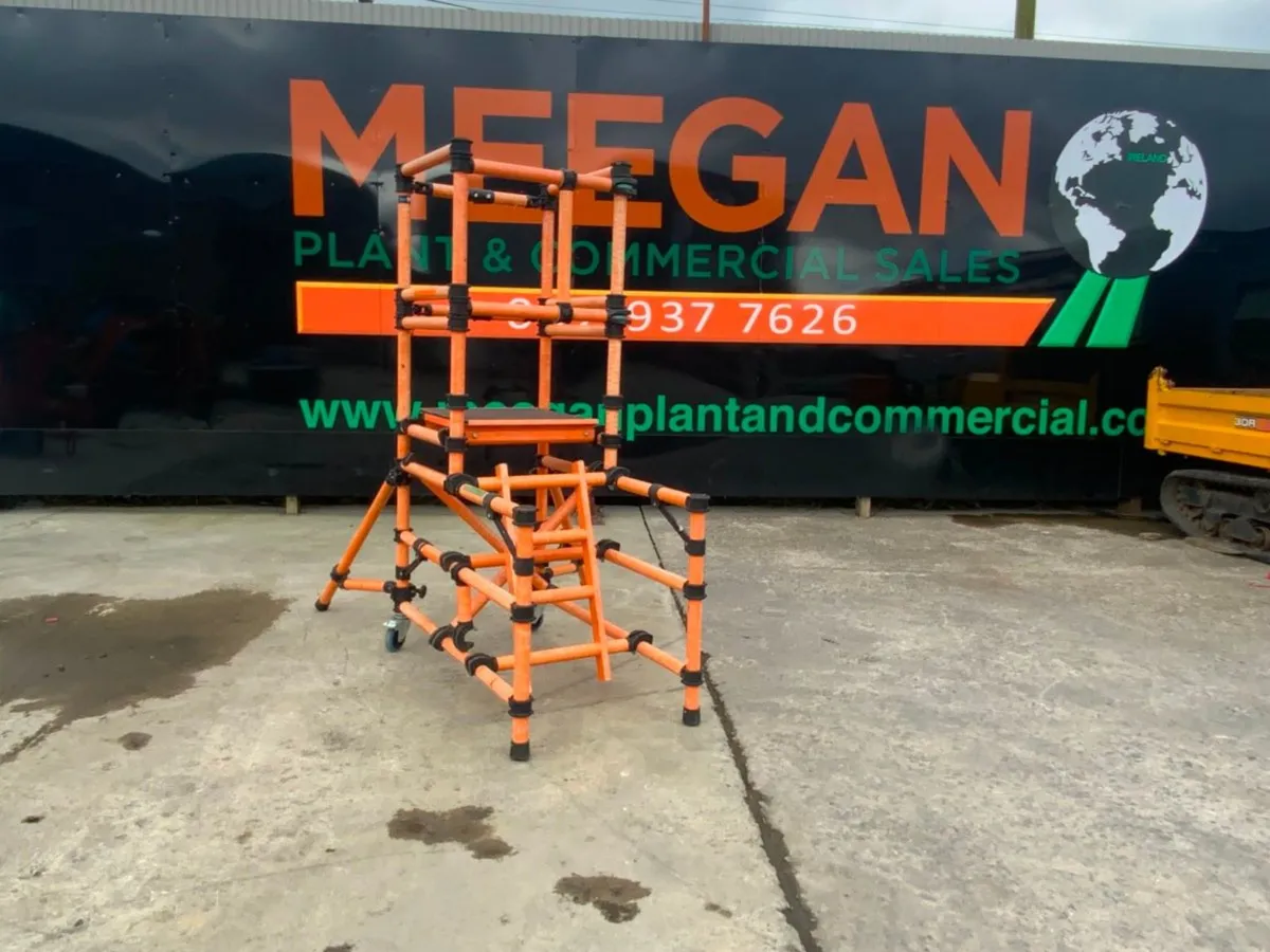 INSULATED GRP PODIUM ACCESS PLATFORM....712. - Image 2