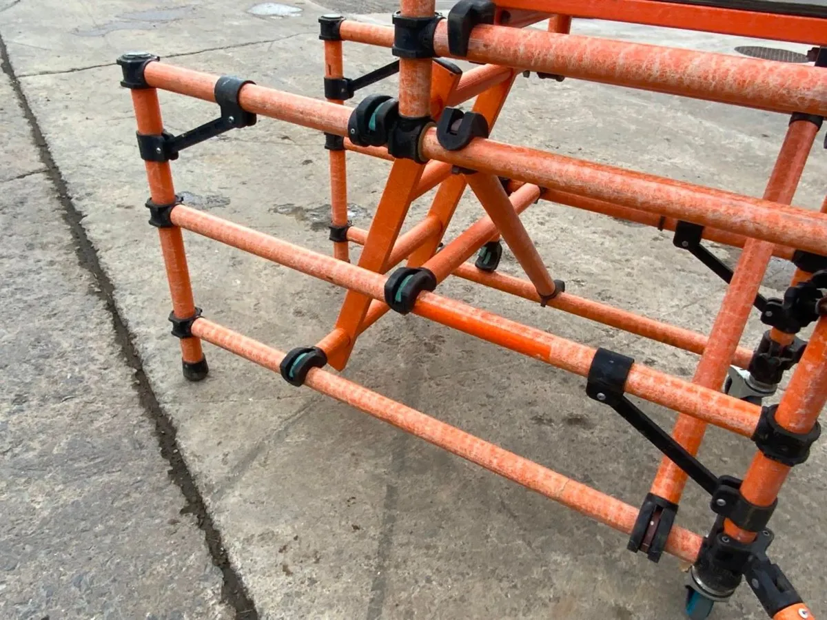 INSULATED GRP PODIUM ACCESS PLATFORM....712. - Image 4