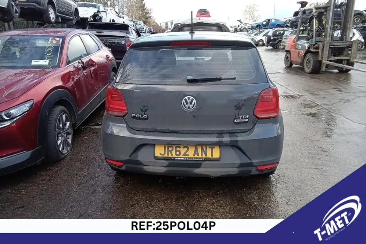 2014 VOLKSWAGEN POLO BREAKING FOR PARTS - Image 1