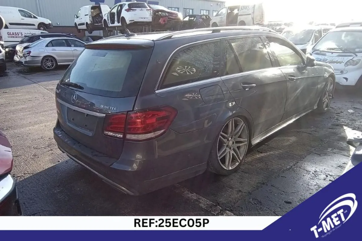 2013 MERCEDES E-CLASS BREAKING FOR PARTS - Image 2