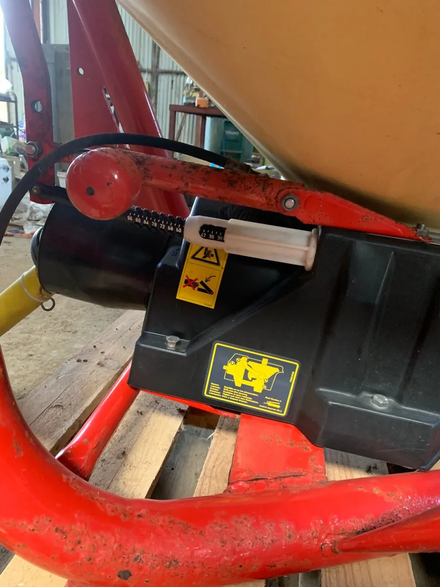 Vicon Fertiliser spreader - Image 2