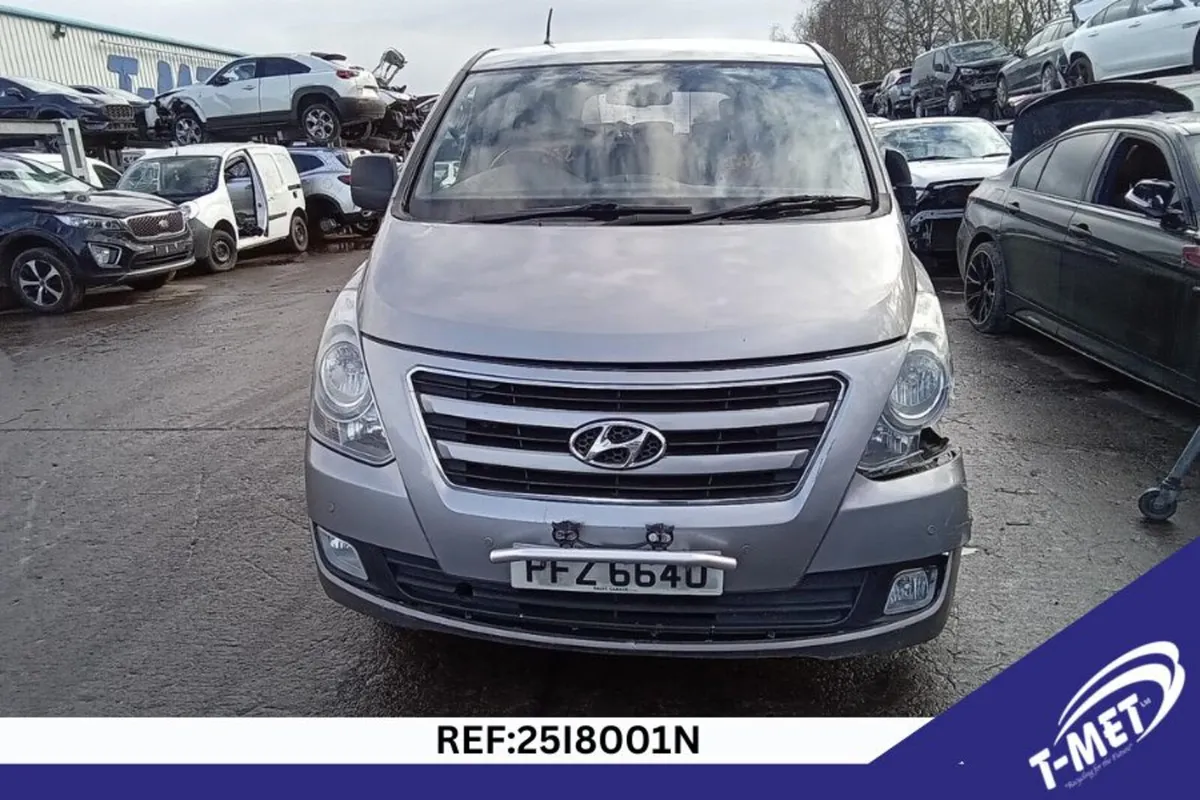 2013 HYUNDAI I800 BREAKING FOR PARTS - Image 2