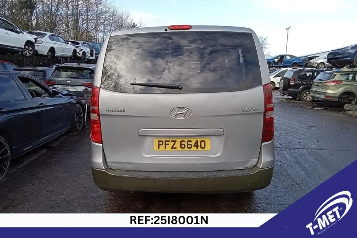 2013 HYUNDAI I800 BREAKING FOR PARTS - Image 4