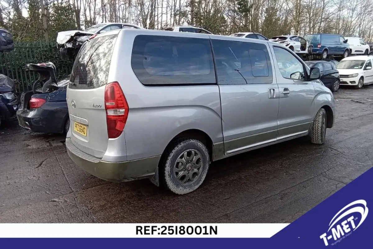 2013 HYUNDAI I800 BREAKING FOR PARTS - Image 3