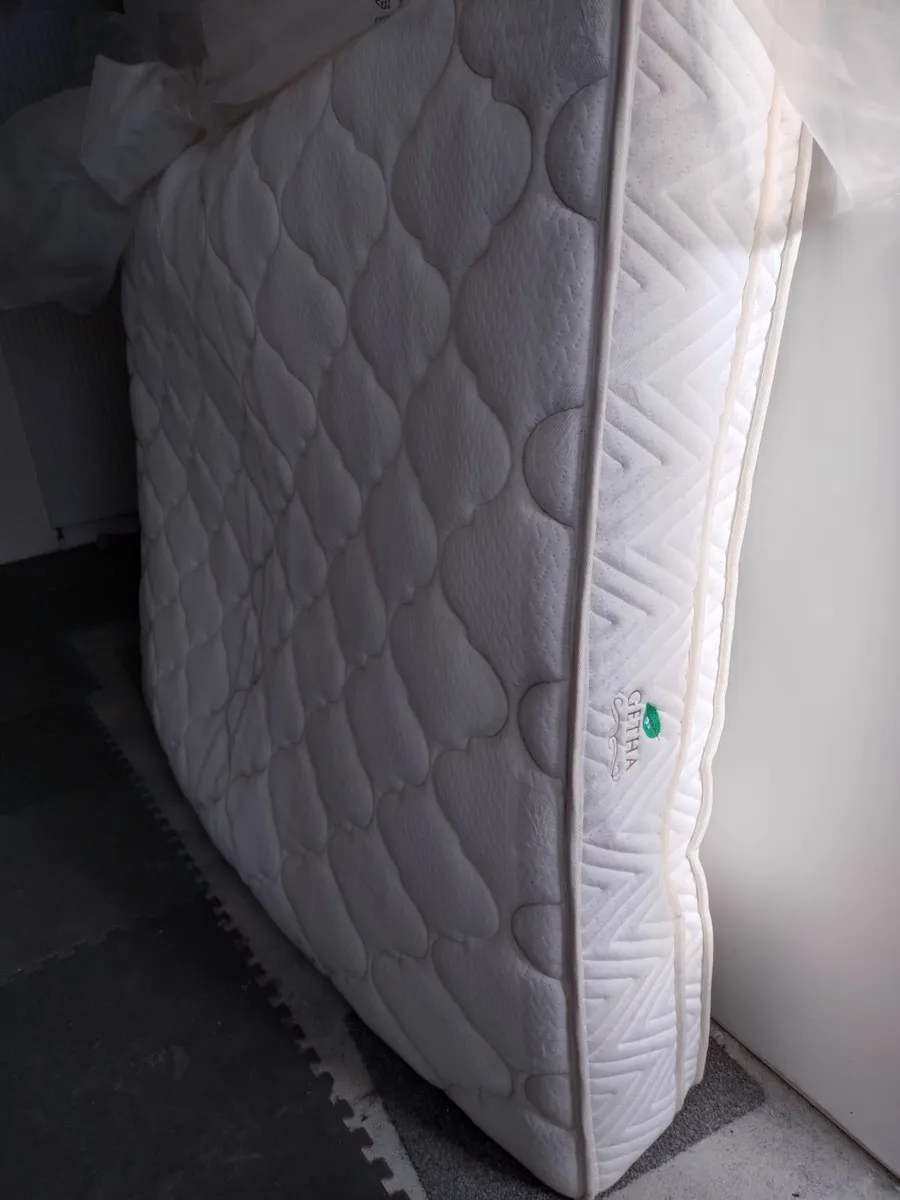 Natural latex king size mattress - Image 1
