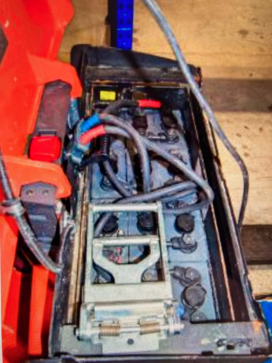 Toyota Battery Pallet Truck for sale - Image 4