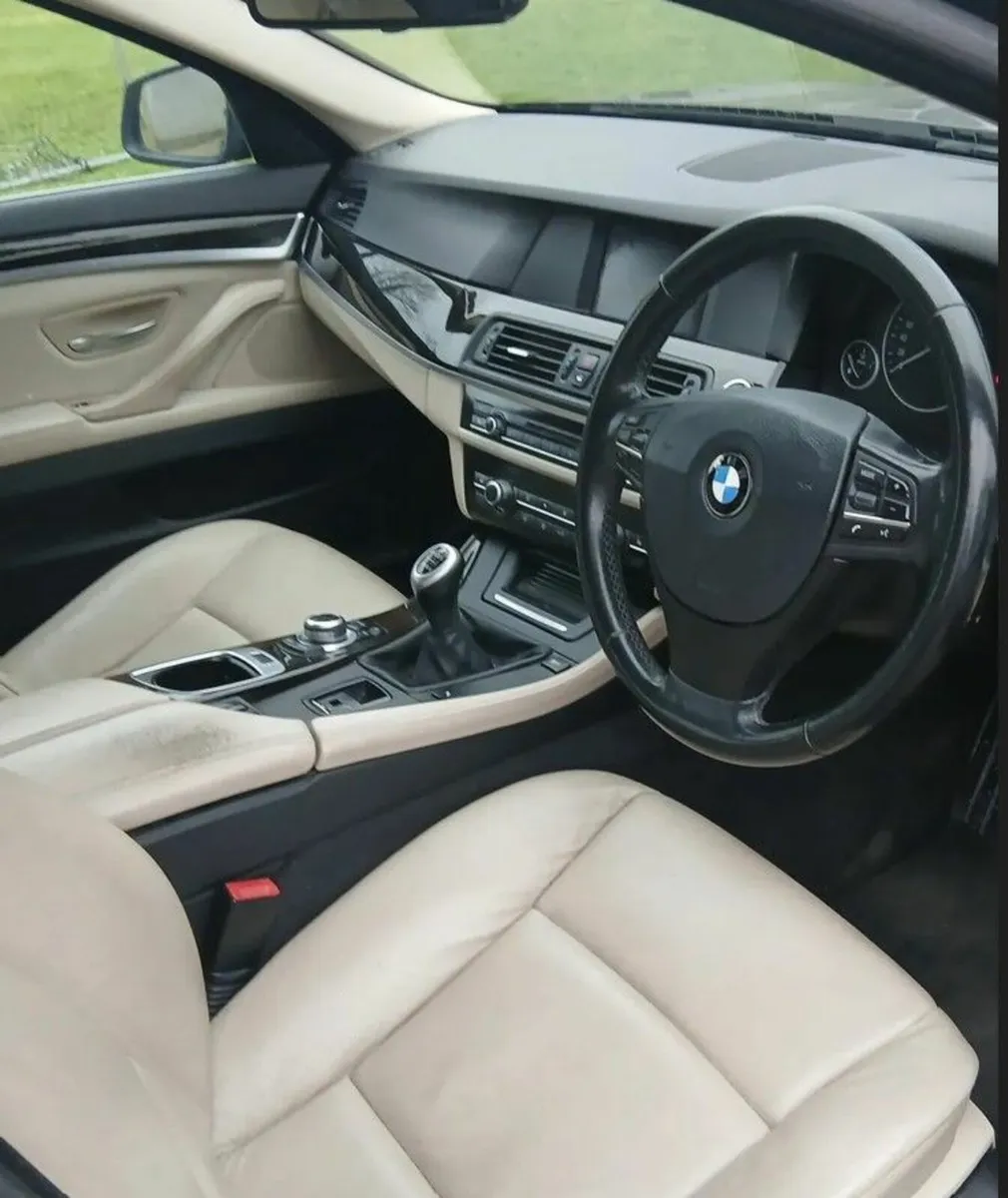 BMW 5-Series 2011 - Image 4