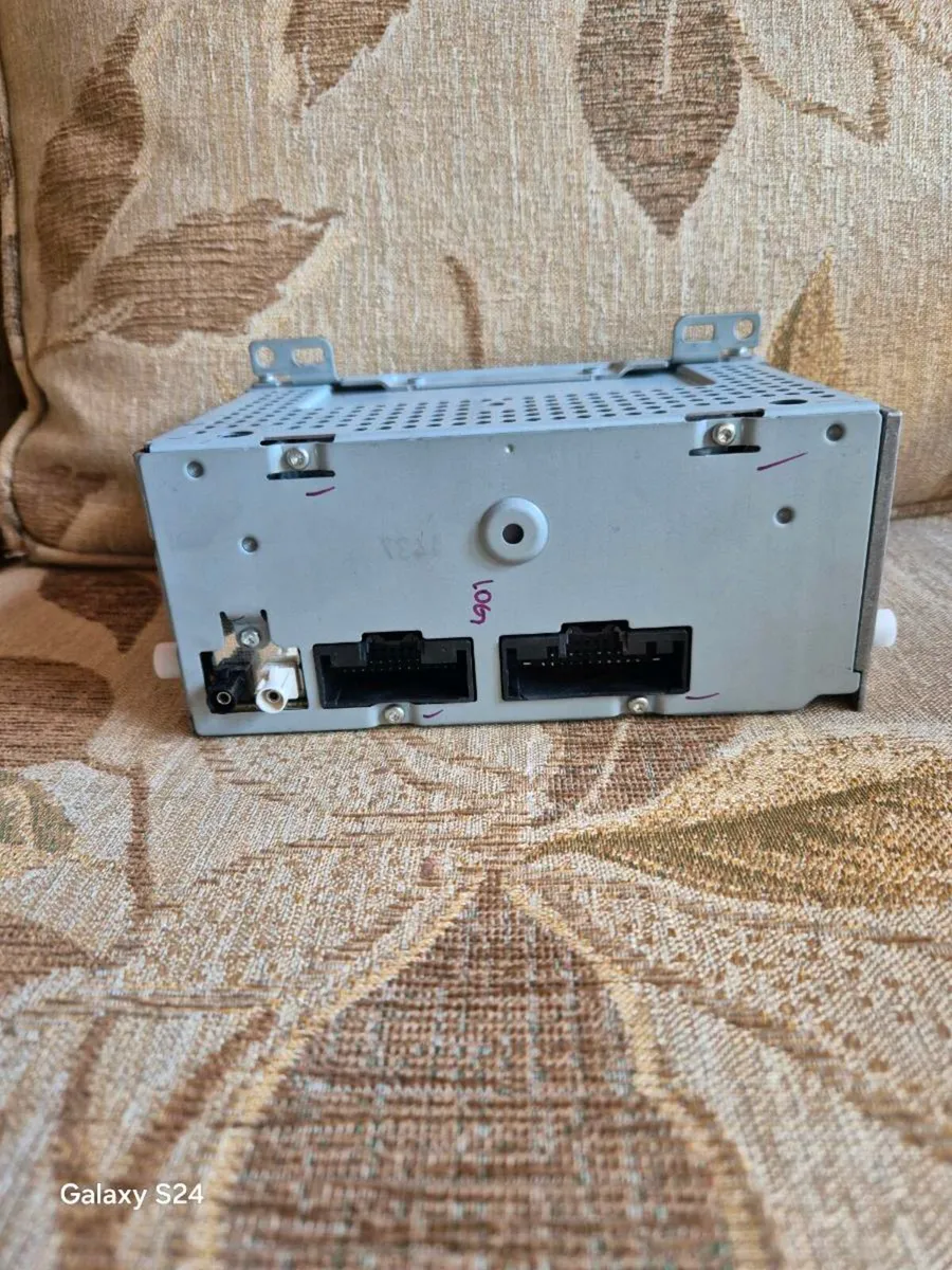 2014 focus radio and control unit - Image 3