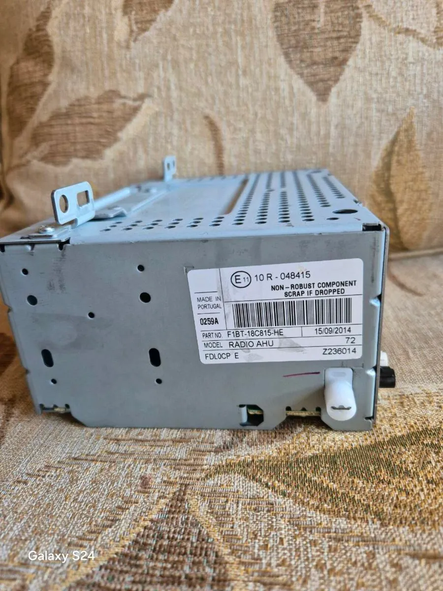 2014 focus radio and control unit - Image 4