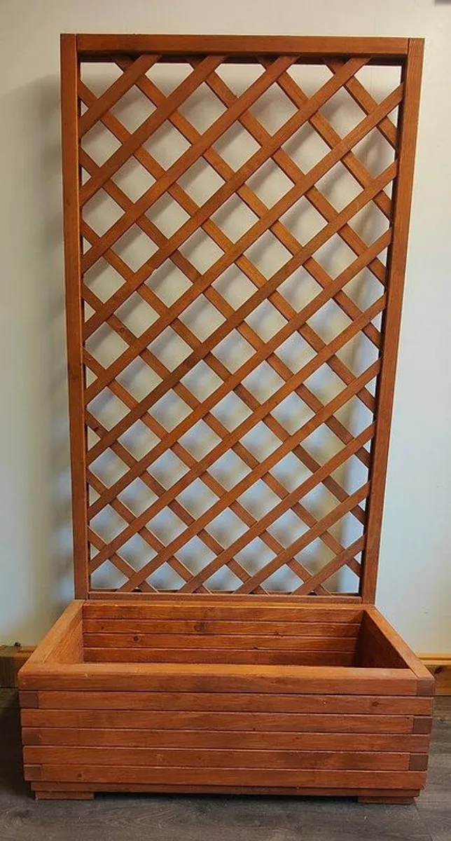 Plant Pot and Trellis - Image 4