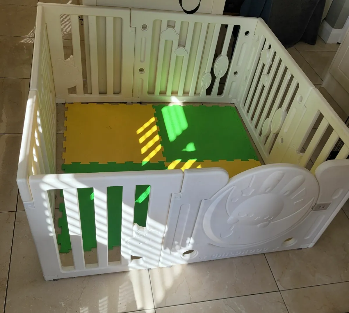 Baby Play Pen & 4 interlocking soft mats - Image 1