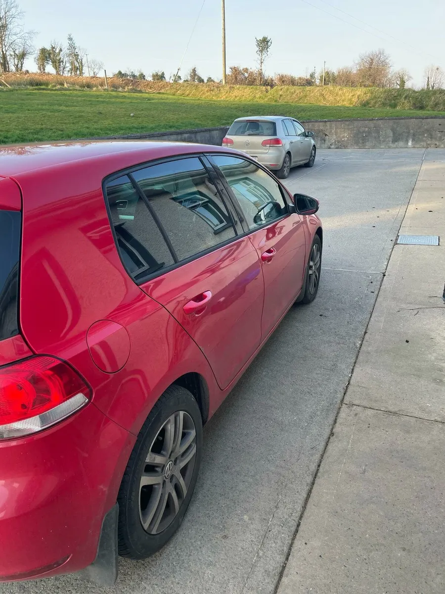 2011 volkswagen golf trendline red diseal 1.6L - Image 2