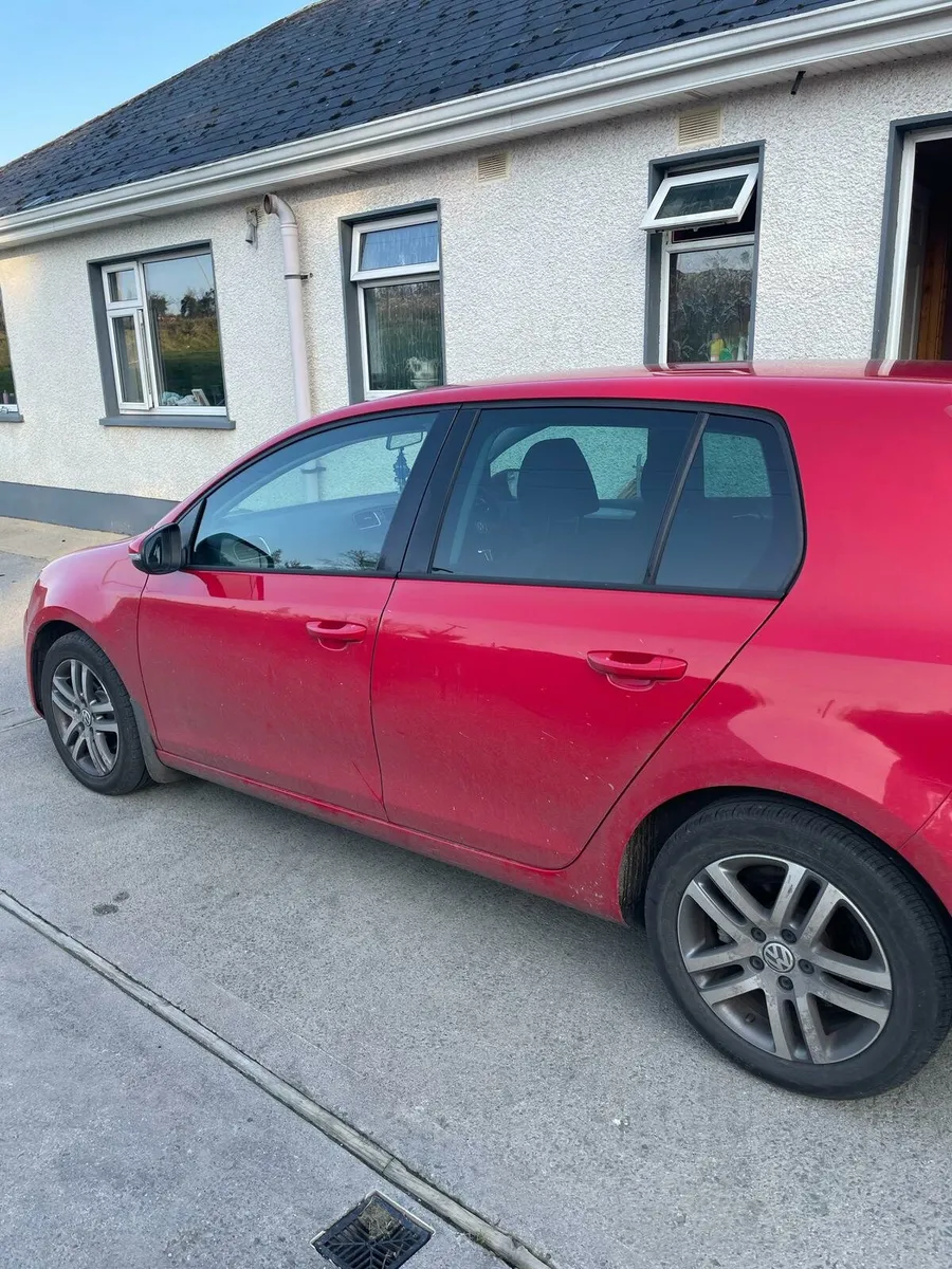 2011 volkswagen golf trendline red diseal 1.6L - Image 3