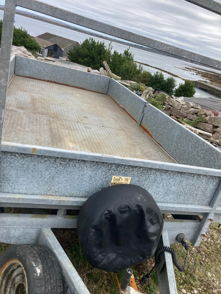 Trailer - Image 1