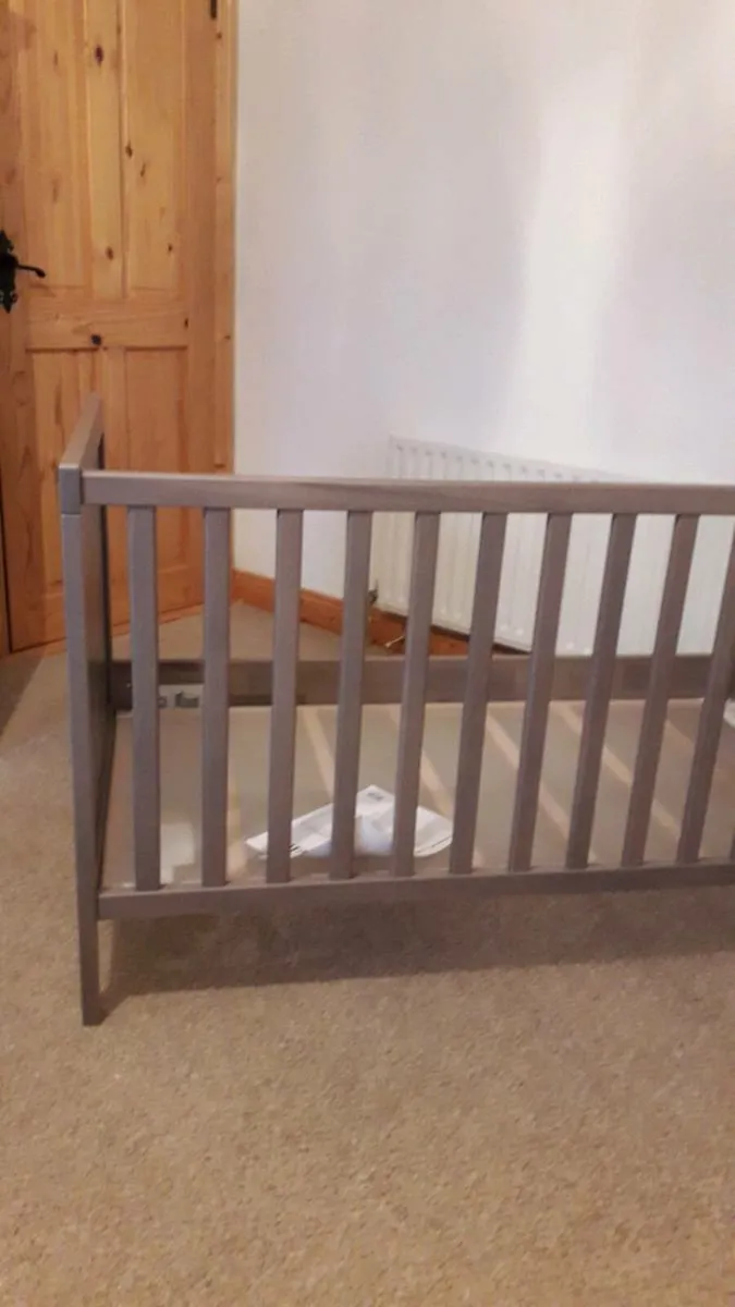Baby bed. - Image 3