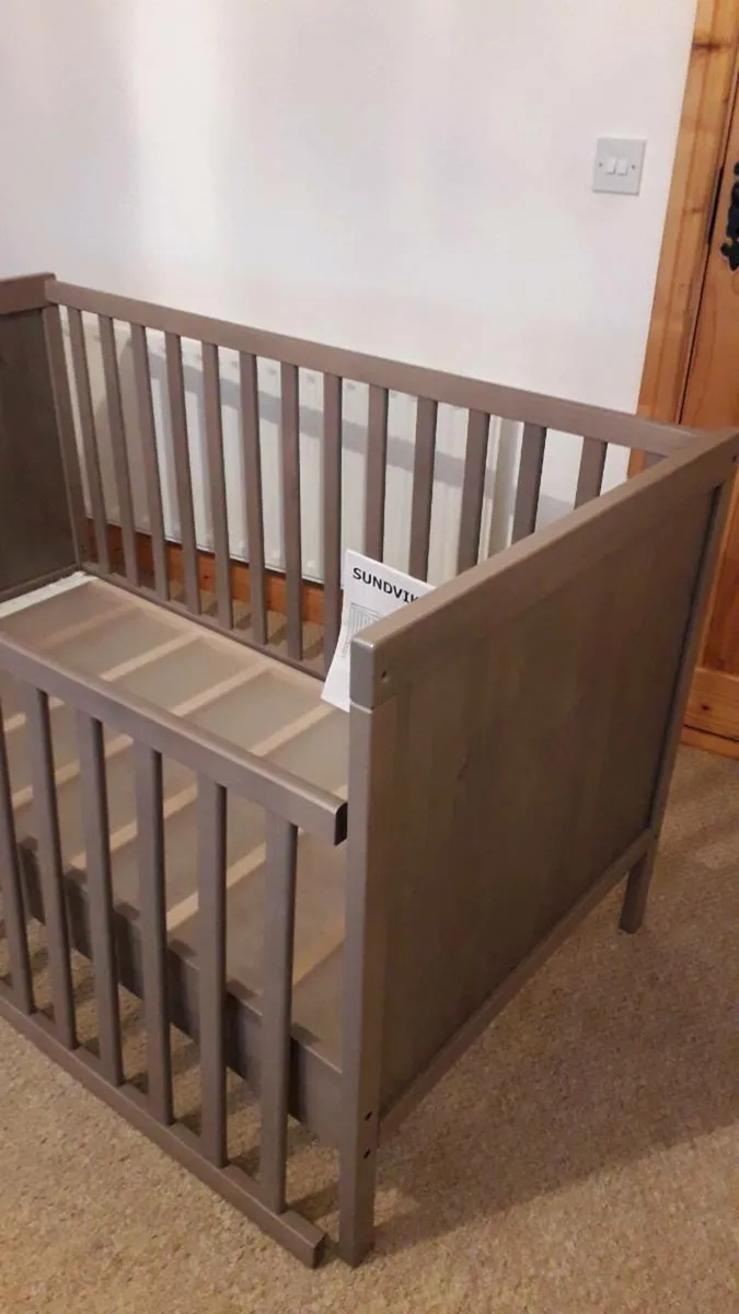 Baby bed. - Image 4