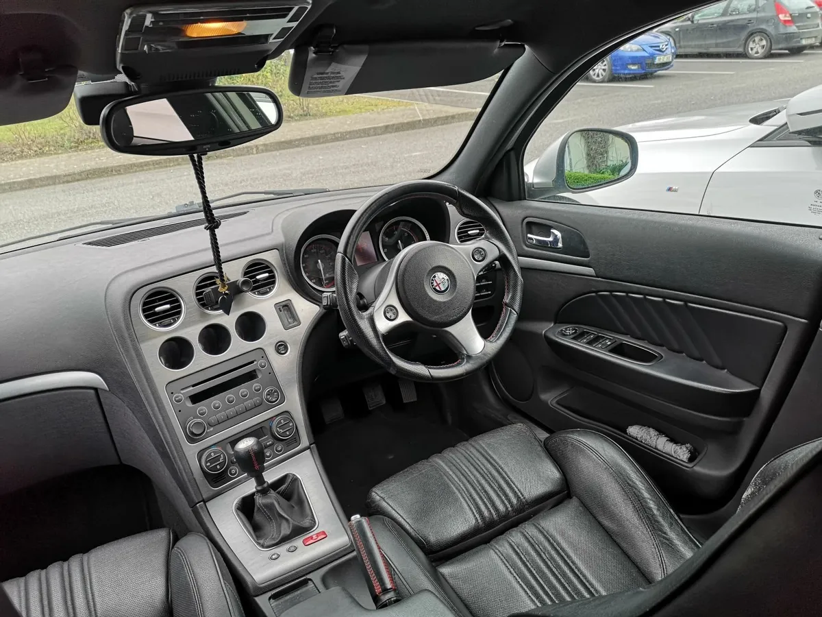 Alfa Romeo 159 2008 - Image 2