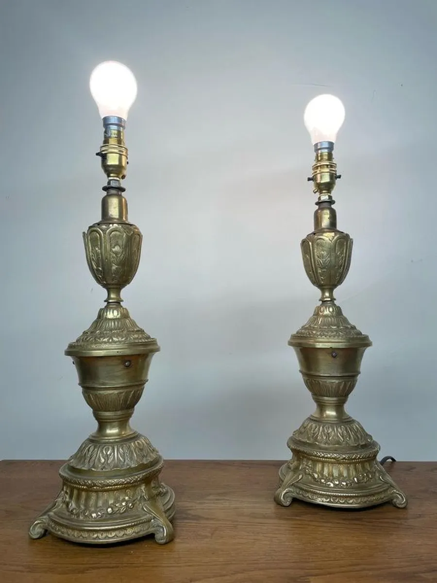 Gorgeous Pair of Vintage Brass Table Lamps. - Image 1