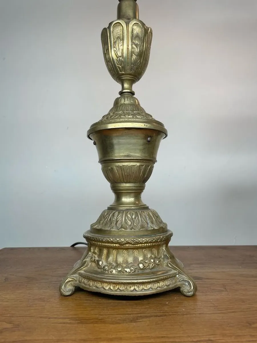 Gorgeous Pair of Vintage Brass Table Lamps. - Image 2
