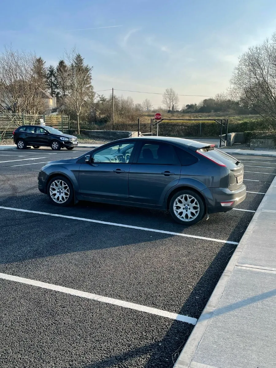Ford Focus 2010 - Image 2